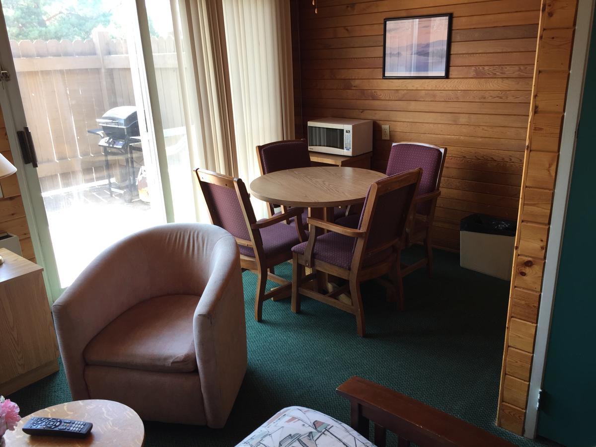 Falcon Lake Hotel Extérieur photo