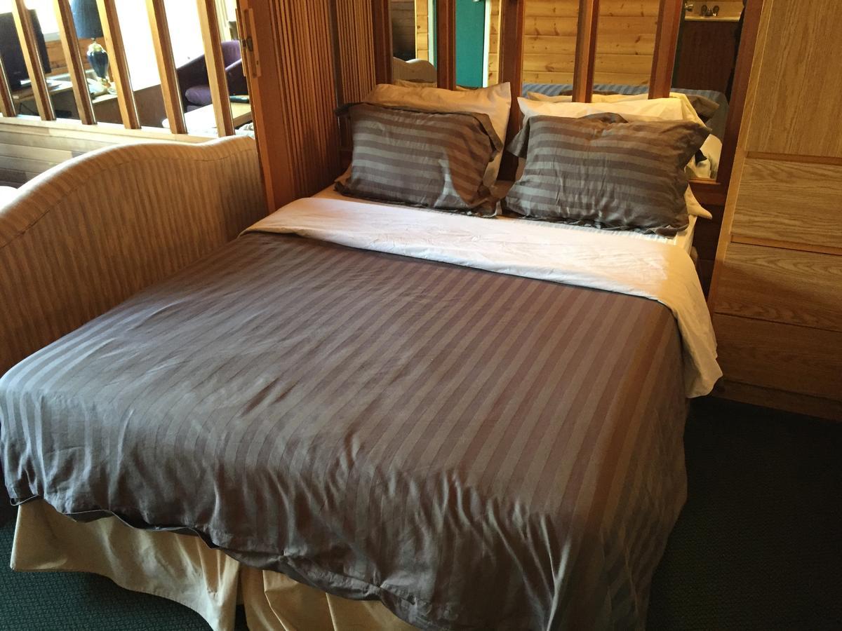 Falcon Lake Hotel Extérieur photo