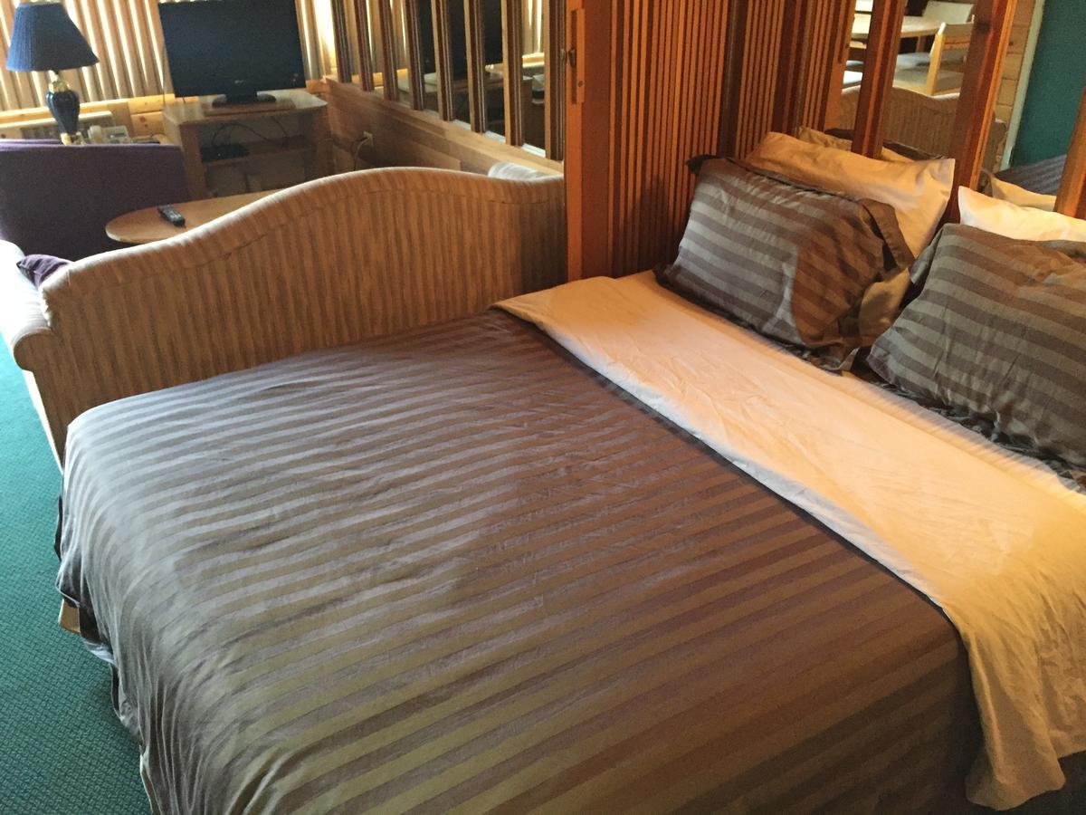 Falcon Lake Hotel Extérieur photo