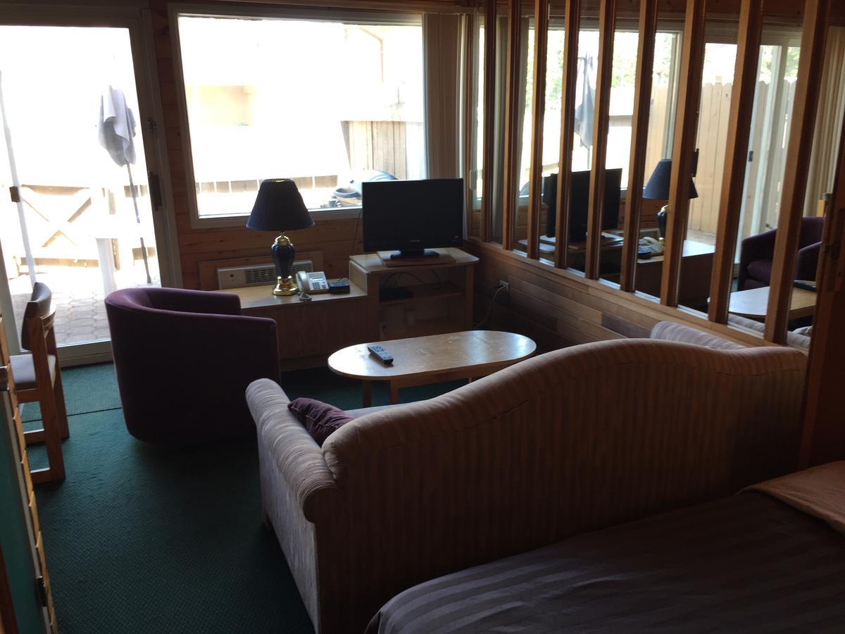 Falcon Lake Hotel Extérieur photo