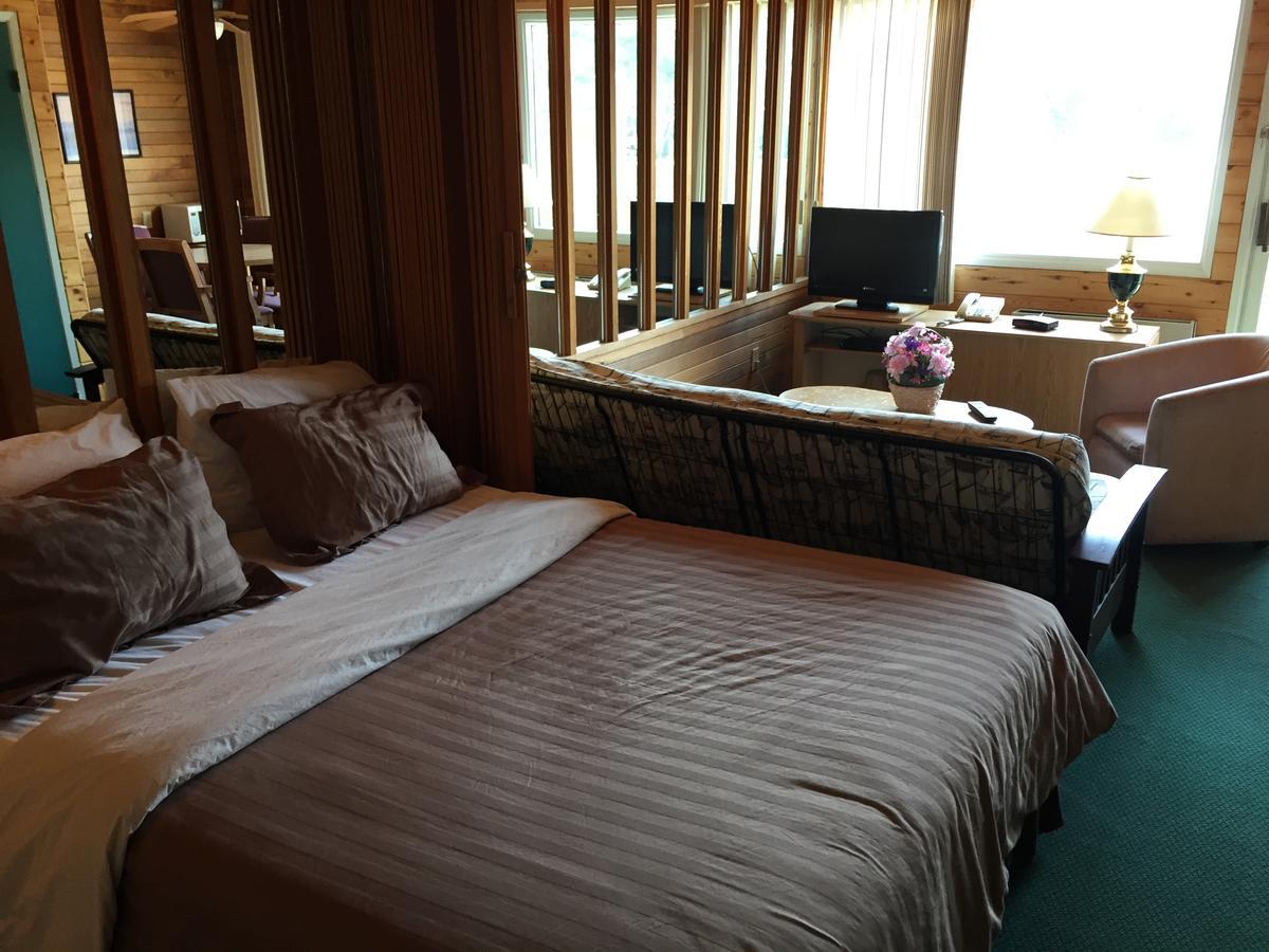 Falcon Lake Hotel Extérieur photo