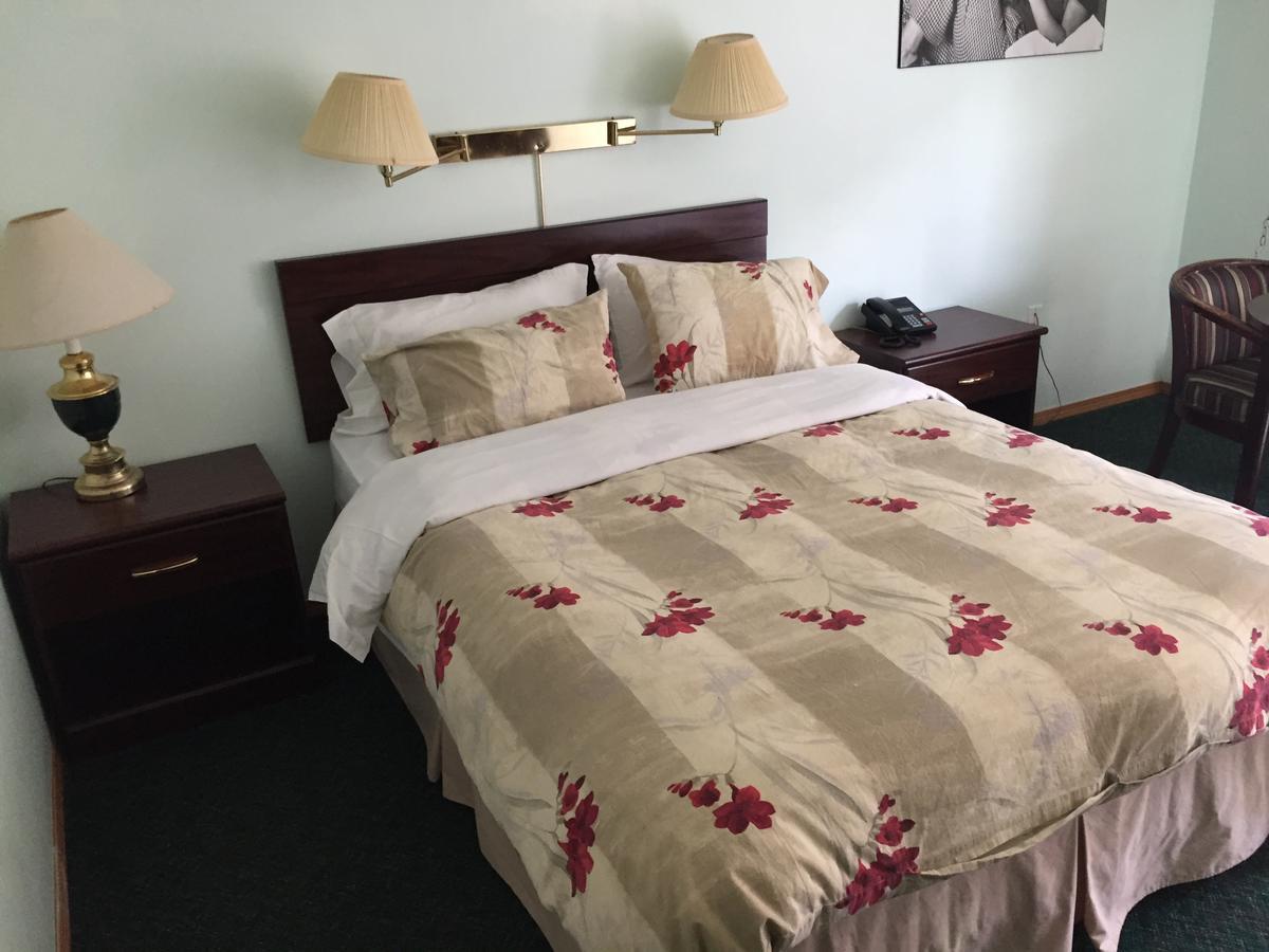 Falcon Lake Hotel Extérieur photo