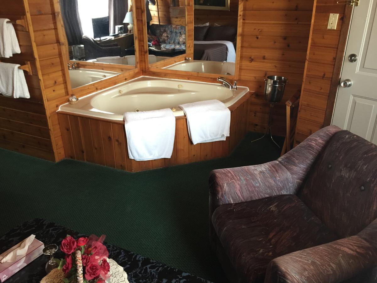 Falcon Lake Hotel Extérieur photo