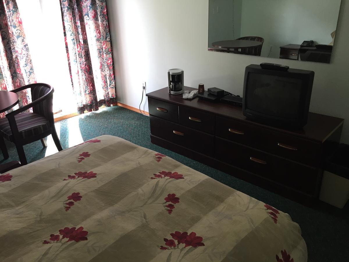 Falcon Lake Hotel Extérieur photo